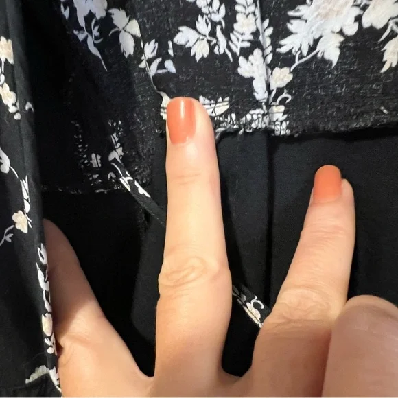 Abercrombie & Fitch Black and White Floral Wrap dress size medium petite - Picture 13 of 13